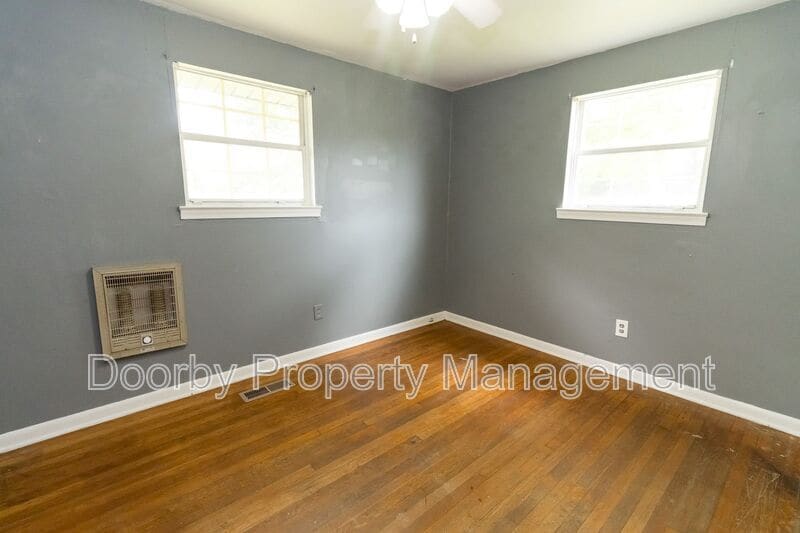 Building Photo - 8325 Oak Dr