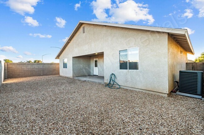 Building Photo - PERFECT CUL-DE-SAC HOME