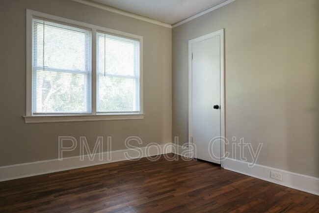Building Photo - 5313 Randall Ave