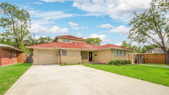 Primary Photo - 5902 Hornwood Dr