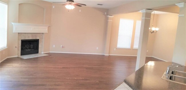 Building Photo - 15537 Gatehouse Dr
