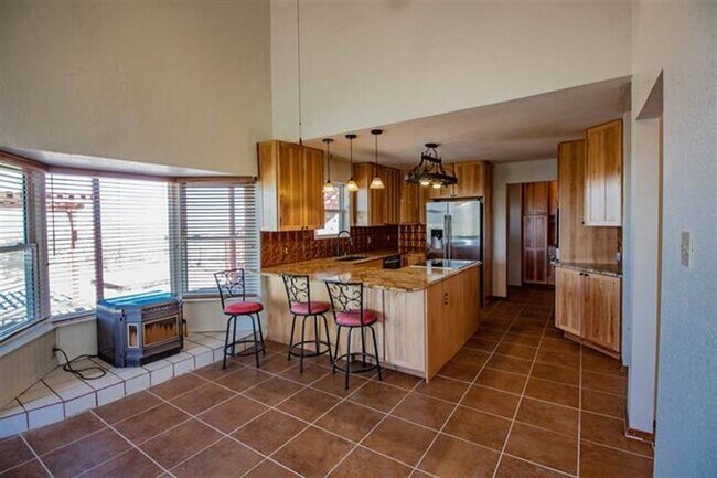 Building Photo - Home With All The Right Views!