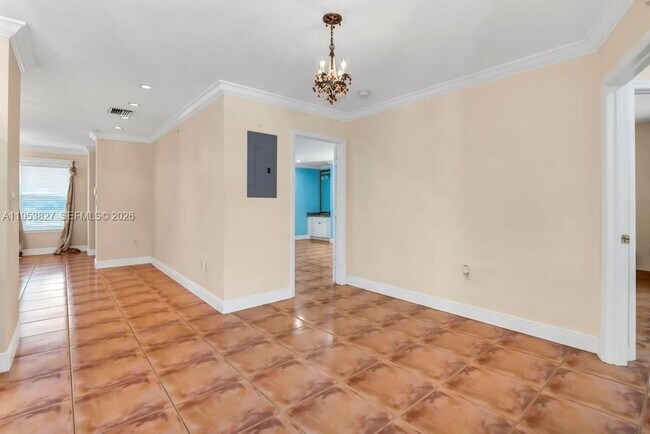 Building Photo - 4370 SW 82nd Ave