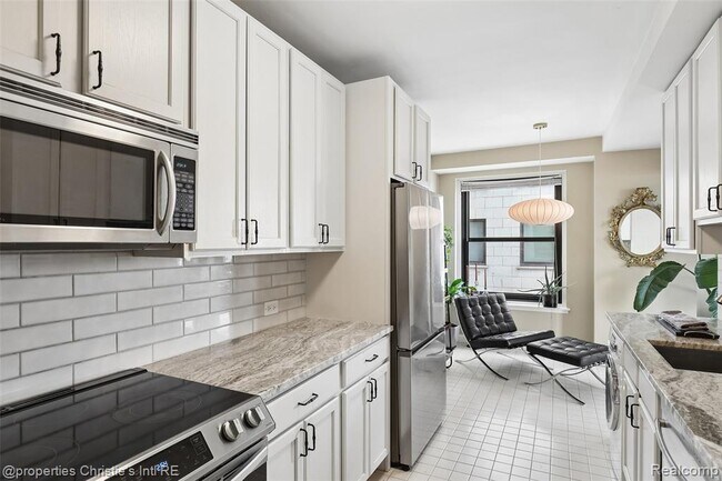 Building Photo - 15 E Kirby St