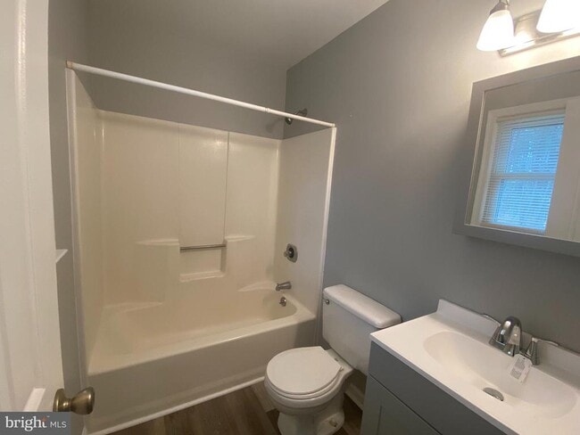 Building Photo - 578 Welsh Dr