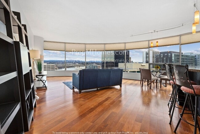 Building Photo - Luxurious Two Bedroom High-Rise Living at the Portland Plaza!