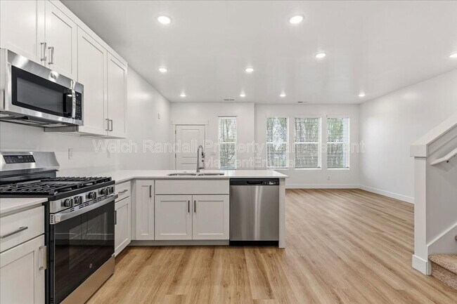 Building Photo - 1041 N 200 W