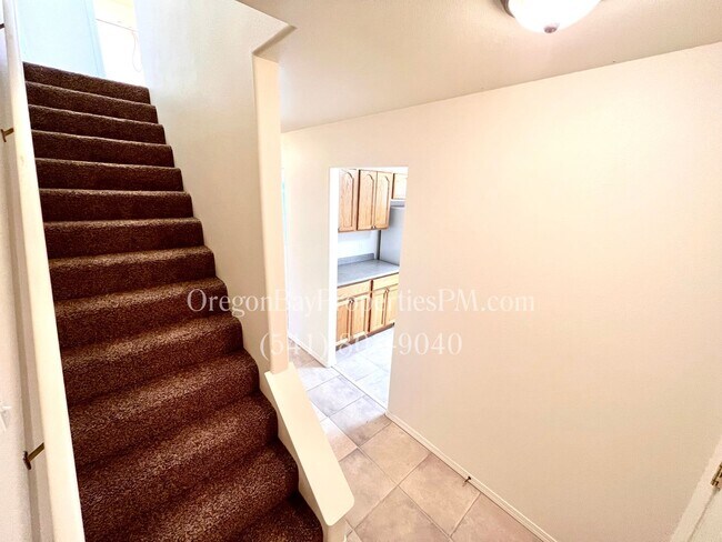Building Photo - Clay St. Duplexes
