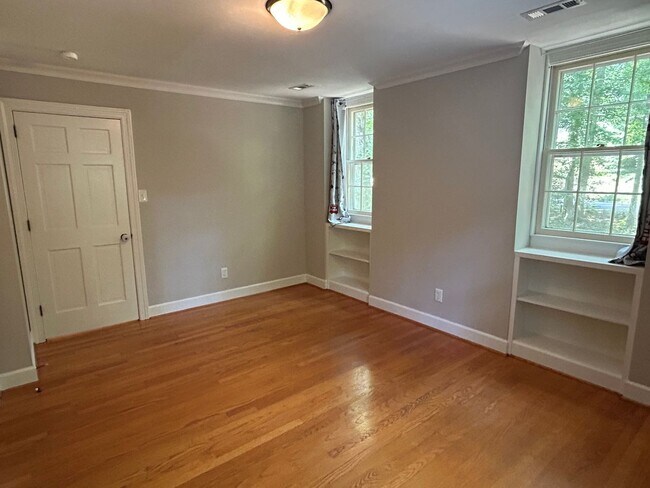 Building Photo - 5 Bed | 3.5 Bath House in Raleigh