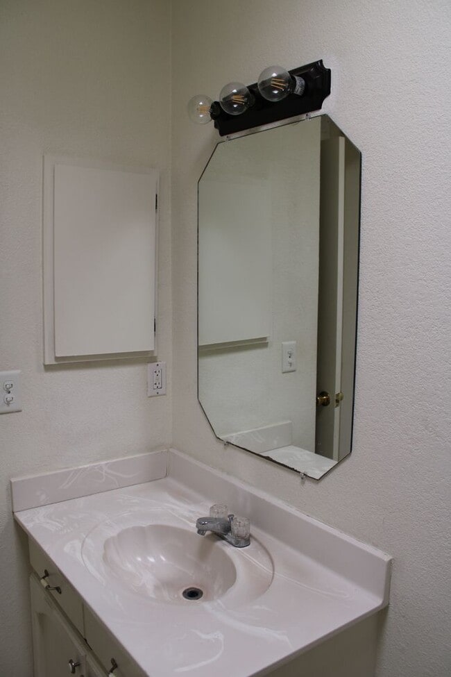 Building Photo - 8421 MERCURY