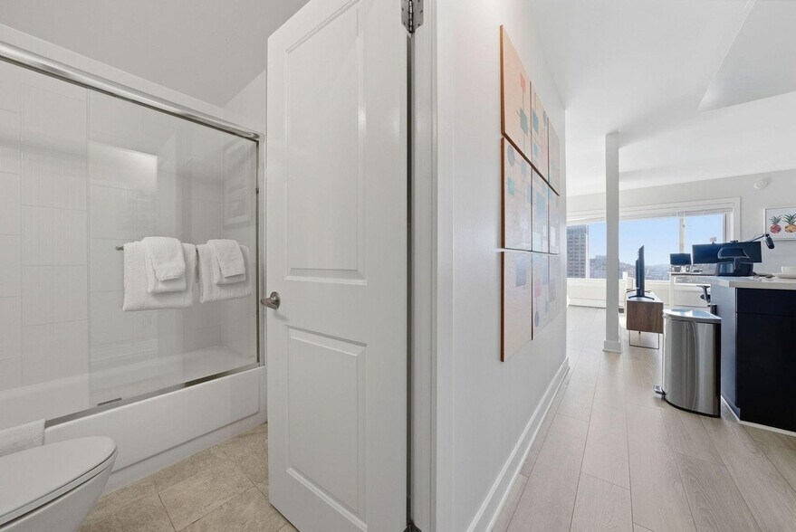 Building Photo - 899 Pine St