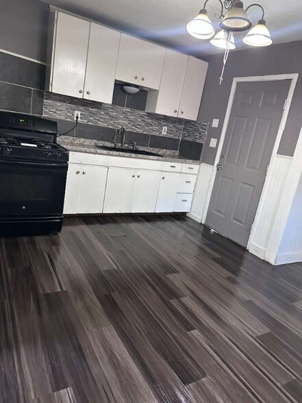 Building Photo - 5134 Hillburn Dr