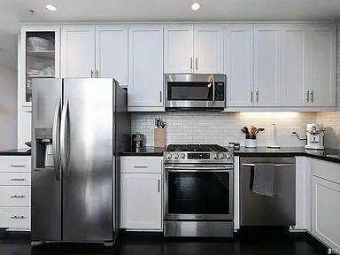 Building Photo - "Spacious 1-Bedroom Sanctuary in Vibrant San Francisco – 949 Sq Ft of Comfort & Style!"