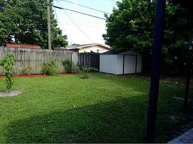 Building Photo - 2631 Alcazar Dr