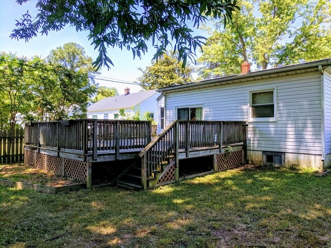 Building Photo - Spacious 3bdrm/2bth Home Located in a Well Established Neighborhood in Richmond's West End  Conve...