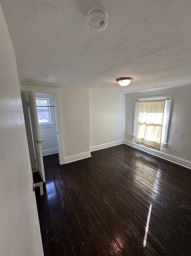 Building Photo - 1023 Bement St