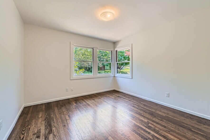 Building Photo - 821 NE Holman St