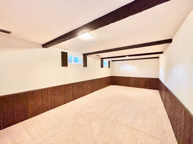 Building Photo - 2ND MONTH FREE FOR LEASE STARTING BY OCTOB...