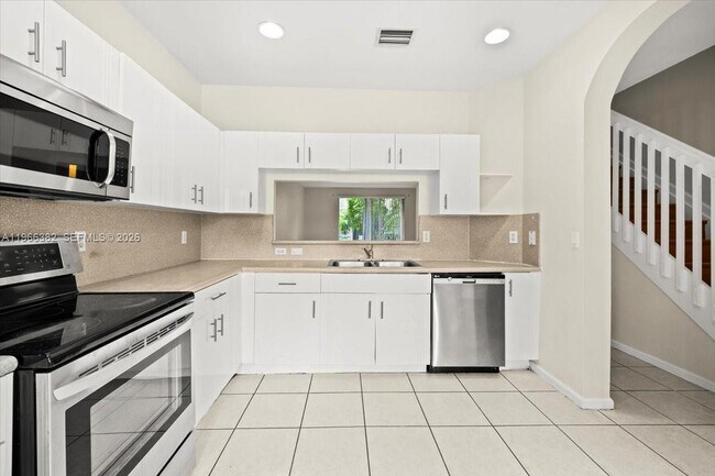 Building Photo - 2779 SW 82nd Ave