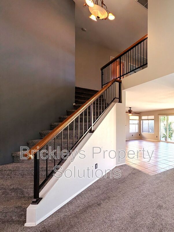 Building Photo - 2340 W Myrtle Dr