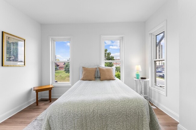 Building Photo - 1399 E Long St