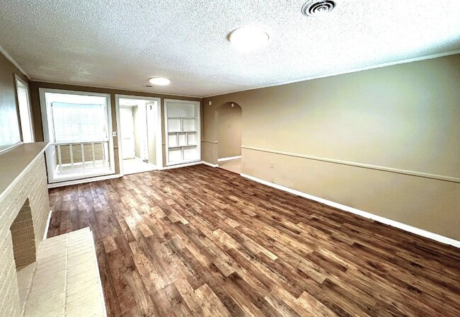 Building Photo - 508 Willow Dr