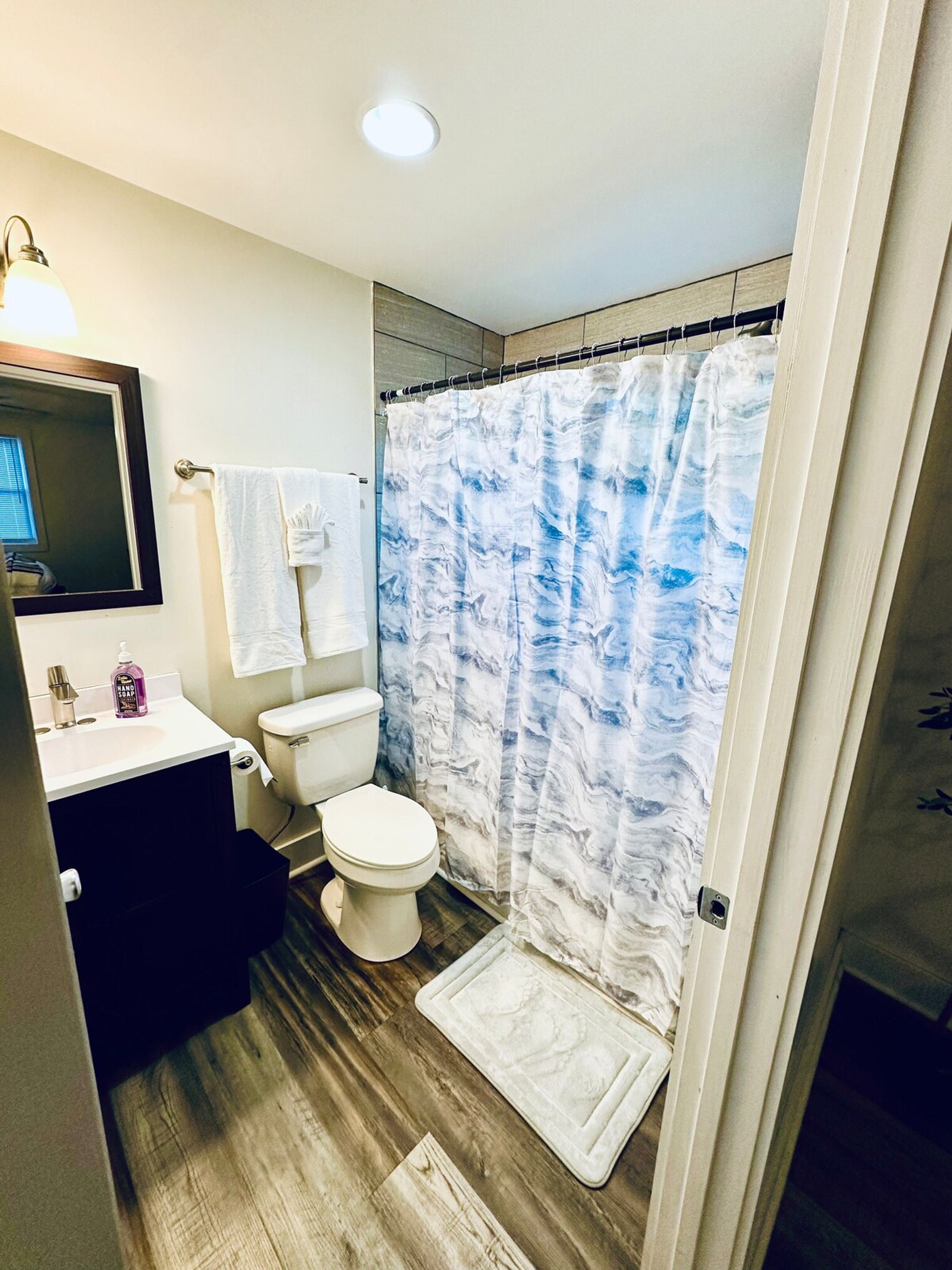 Building Photo - 405 Cedar Lane Rd