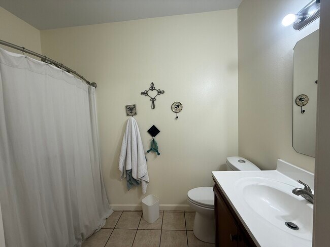 Building Photo - 300 SW Bordeaux Ct