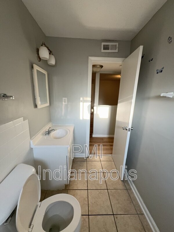 Building Photo - 6230 Eastridge Dr