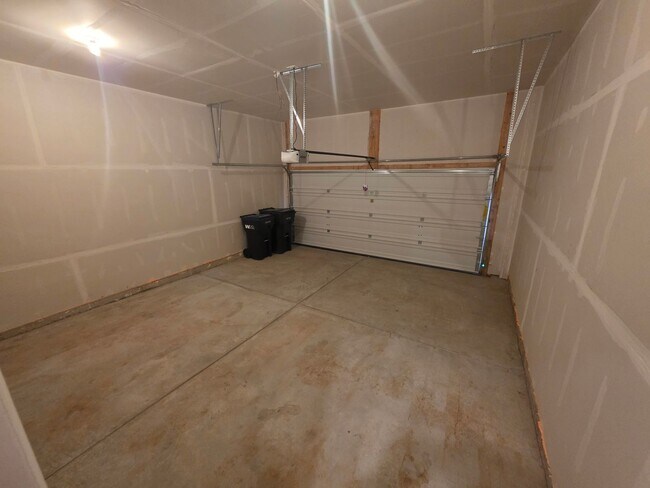 Building Photo - Luxury 4-Bedroom Townhome with Finished Walkout Basement & River Views