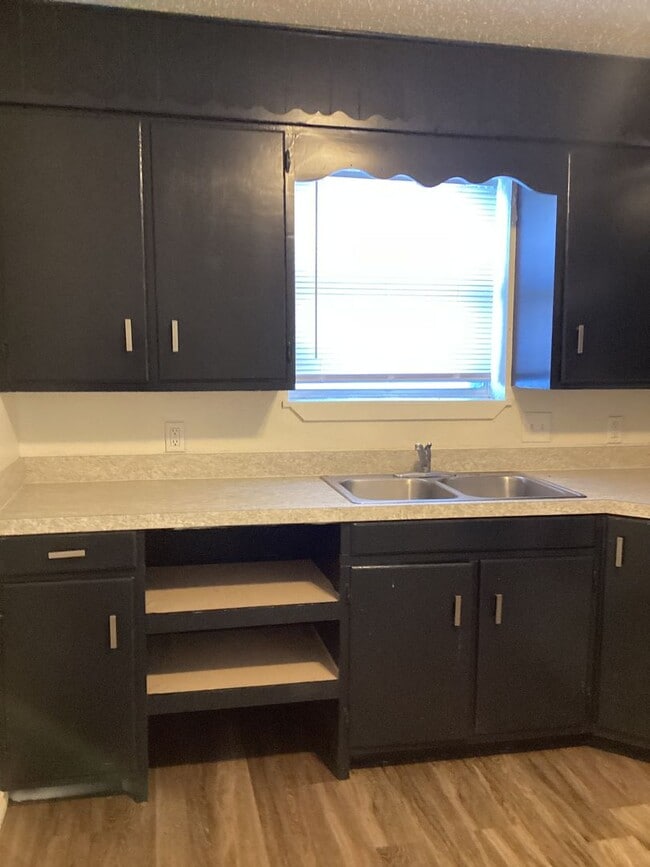 Building Photo - 2 Bedroom in the Parkview School district!...