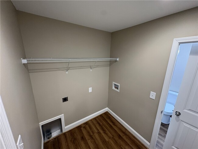 Building Photo - 3 Dixie Ave