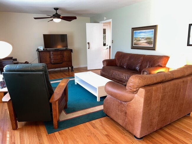 Building Photo - 727 Banks Terrace SE