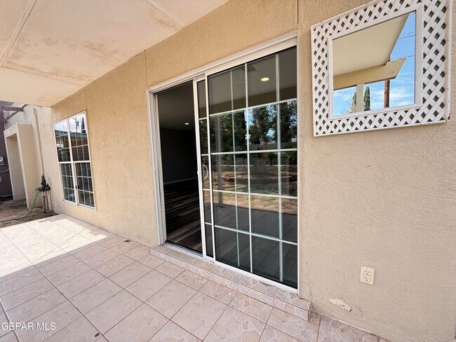 Building Photo - 10405 Ashwood Dr