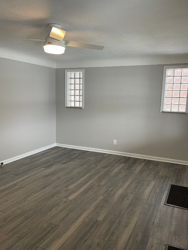 Building Photo - 5995 Cheviot Rd