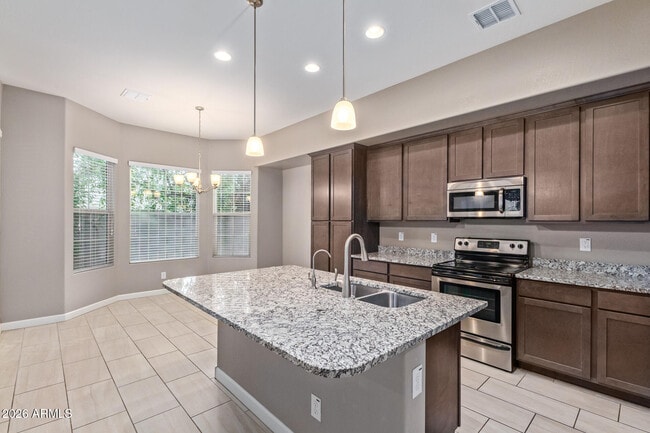Building Photo - 3059 N 33rd Pl