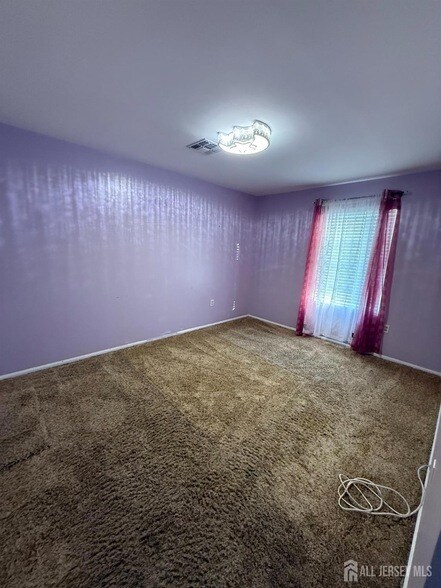 Building Photo - 31 Beverly St