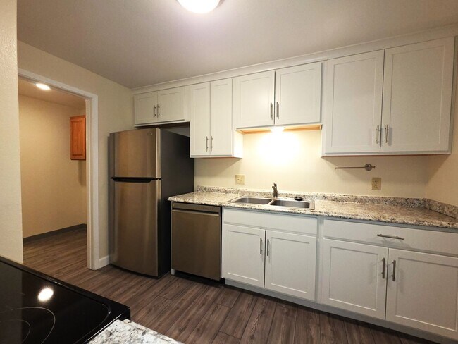 Building Photo - Large 2 bedroom 1.5 bath 2 car garage townhouse new custom flooring and paint throughout with new...
