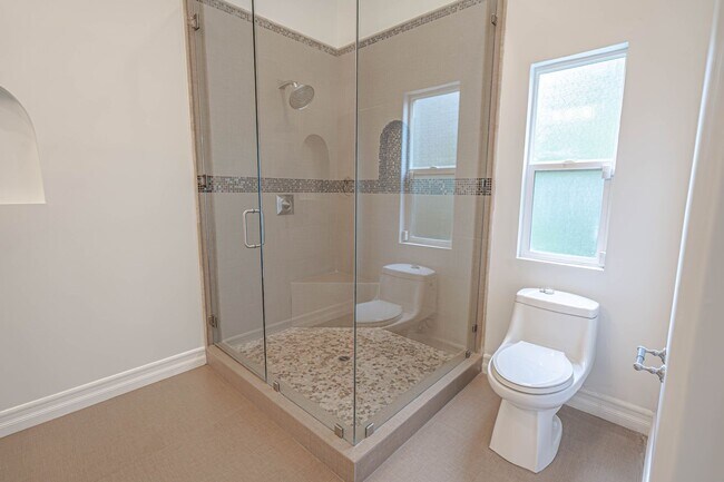 Building Photo - Woodland Hills Single Story 3 Bedroom Home...
