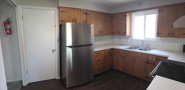 Building Photo - Hen-269