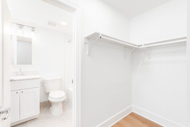 Primary Photo - 4465 MacArthur Blvd NW