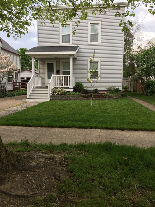 Building Photo - 10121 Foster Ave