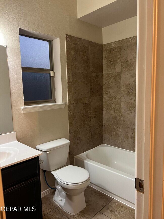 Building Photo - 13266 Kestrel Ave