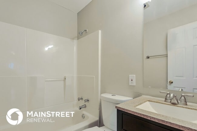 Building Photo - 11 Jamestown Dr