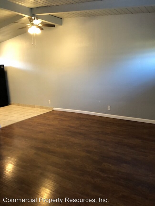 Building Photo - 825 Waverly Dr SE