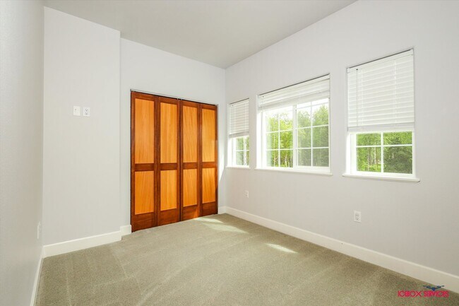 Building Photo - 2 BD, 2 BA Single-Family with Airstrip acc...
