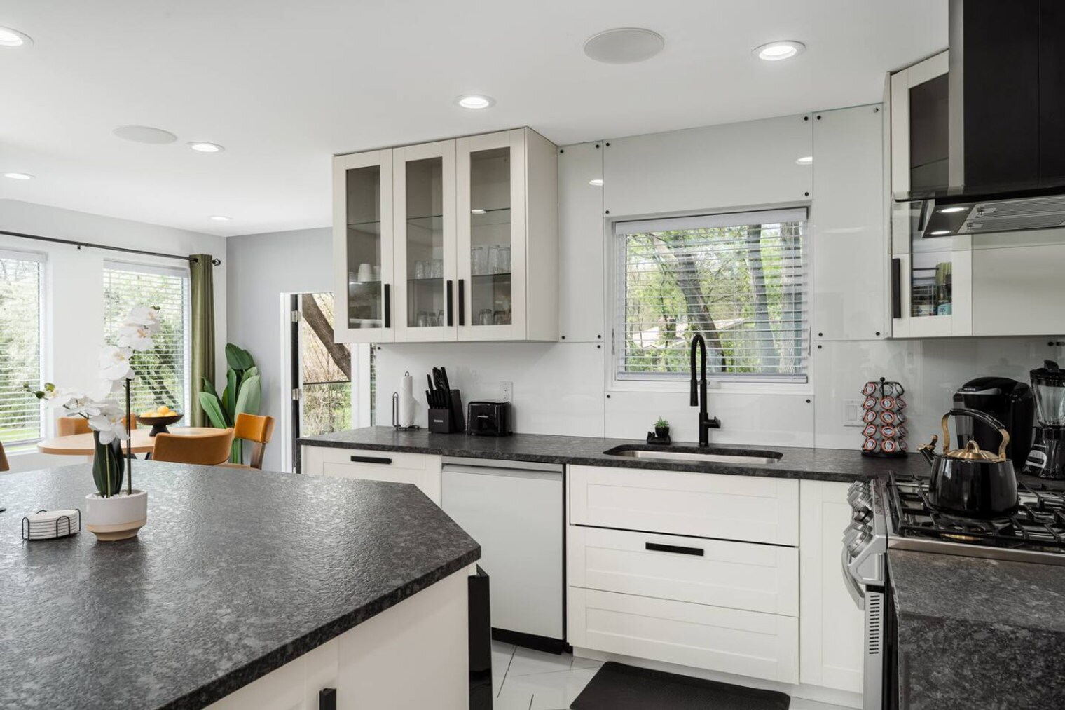 Building Photo - 4016 Eaton Dr