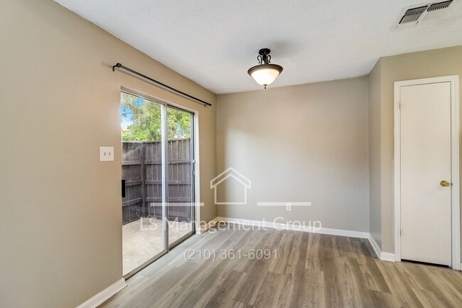 Building Photo - 7523 Oak Chase