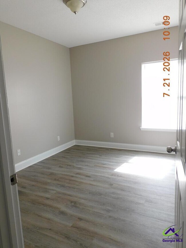 Building Photo - 506 Club Villa Court