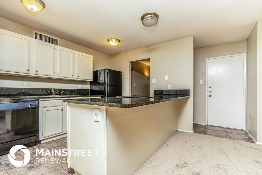 Building Photo - 329 Rockcrest Dr